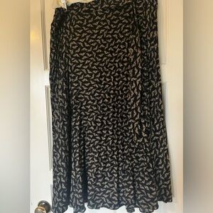 Black skirt with leaf pattern